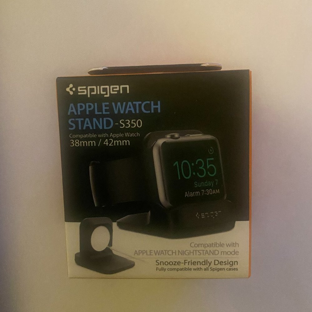 Apple Watch Night Stand Spigen S350 Charging Dock Station Stand 38mm/42mm NIB